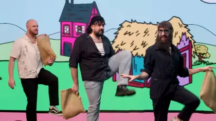 Новый импровизационный номер Aunty Donna превратил их сцену в огромную видеоигру, и это было потрясающе