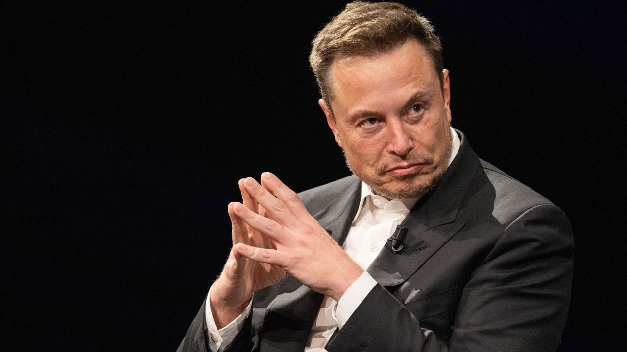 SpaceX и Cards Against Humanity урегулировали иск на $15 млн, но вместо денег участники получат набор карт про Маска - 